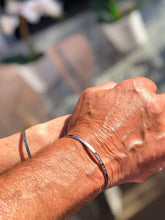 Load image into Gallery viewer, Don't Worry About a Thing - Quote Bangle (Silver)