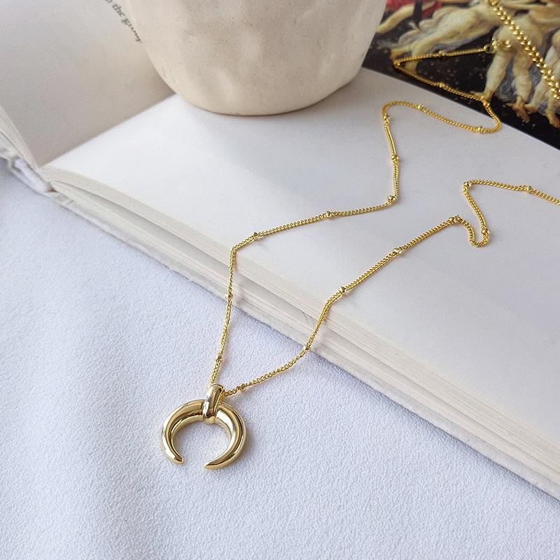 Crescent Moon Necklace - Gold