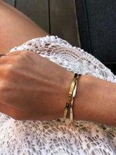 Load image into Gallery viewer, Never Waste A Good Crisis - Quote Bangle - (Gold)
